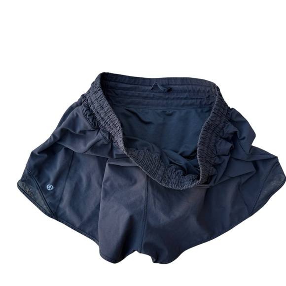 Lululemon Hotty Hot High Rise 2.5” Shorts Size 10 - Picture 3 of 4